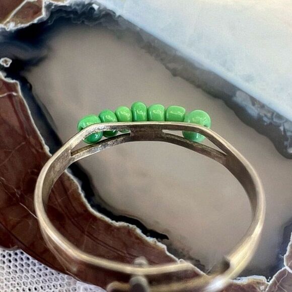 Vintage Handmade Green Seed Bead Ring - Picture 4 of 9
